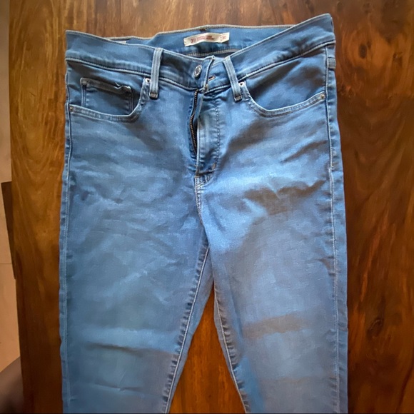 Levis. 311 Shaping Skinny Jeans. Size 30 - Picture 2 of 8